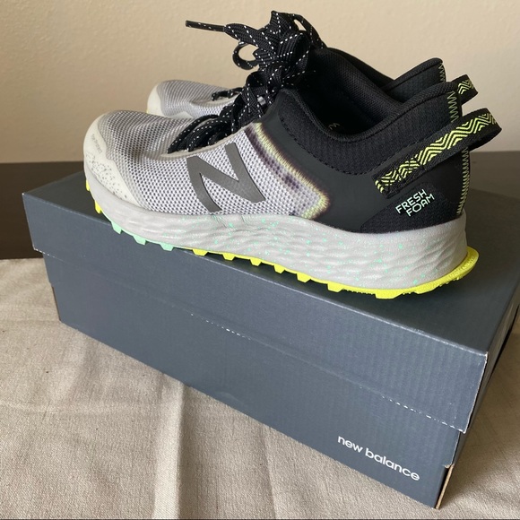 SOLD New Balance Women’s Fresh Foam Wide 7.5 - Picture 2 of 4